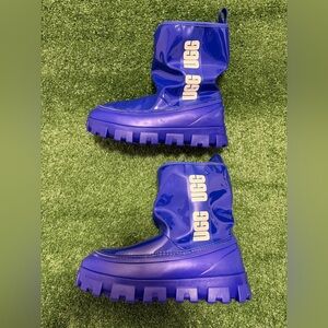 💙❄️ UGG Classic Brellah Mini – Waterproof Warmth with Bold Style